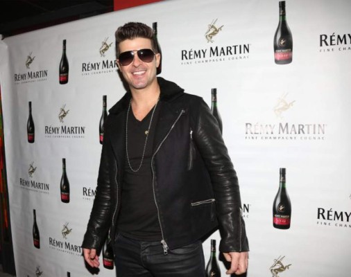 Robin Thicke ignora aviso de la policía y lo multan