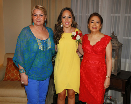 Estefanía Marinakys despide su soltería