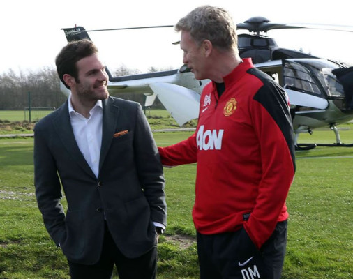 Mata llegó a Manchester en helicóptero y pasó la revisión médica con el United