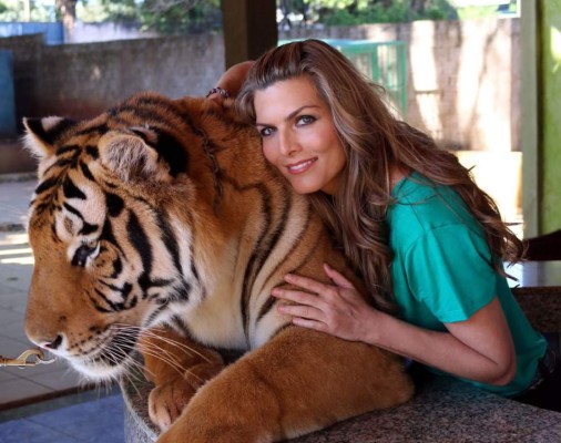 Perro muerde a Montserrat Oliver