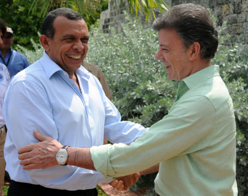 Lobo y Zelaya firman acuerdo para retorno de Honduras a la OEA