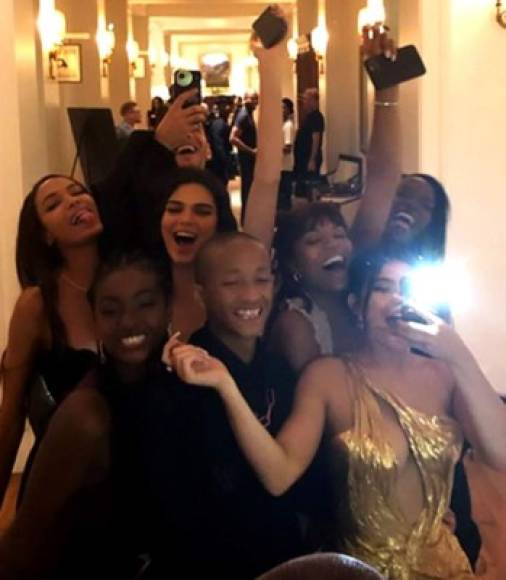 A la boda de Justin y Hailey asistieron unos 154 invitados, incluidos Kendall y Kylie Jenner ( con su hija Stormi), Jaden Smith, Kris Jenner y Corey Gamble, así como el manager de Bieber, Scooter Brau, entre otros amigos y familiares de la pareja.<br/>