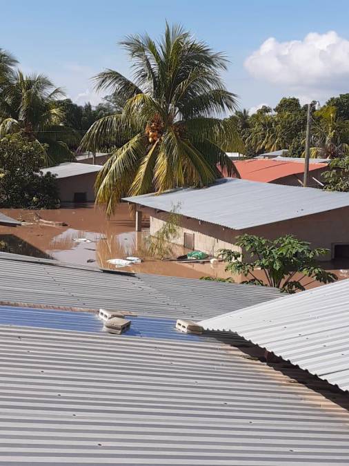 Con el agua casi en los techos: así lucen los bajos de Choloma tras inundaciones (FOTOS)