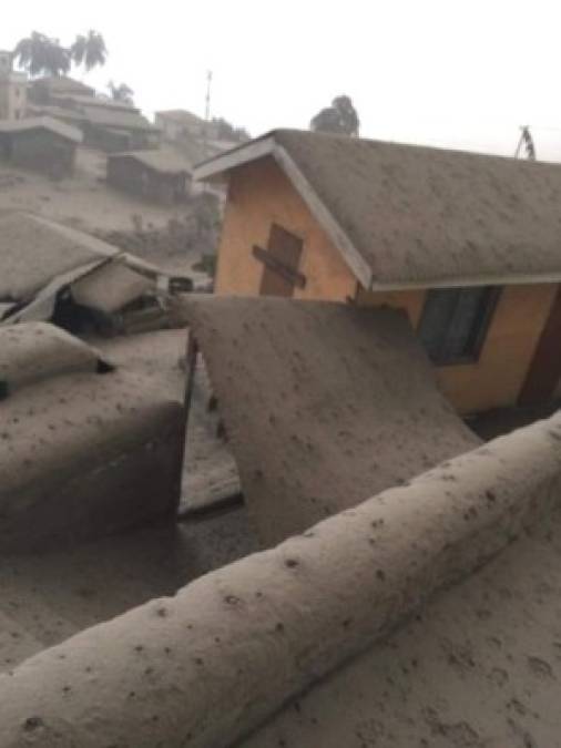 La Soufriere, de 1.235 metros de altura, no había entrado en erupción desde 1979, y su mayor erupción ocurrió hace más de un siglo, en 1902, cuando murieron más de mil personas. Había estado rugiendo por meses, hasta que finalmente estalló.