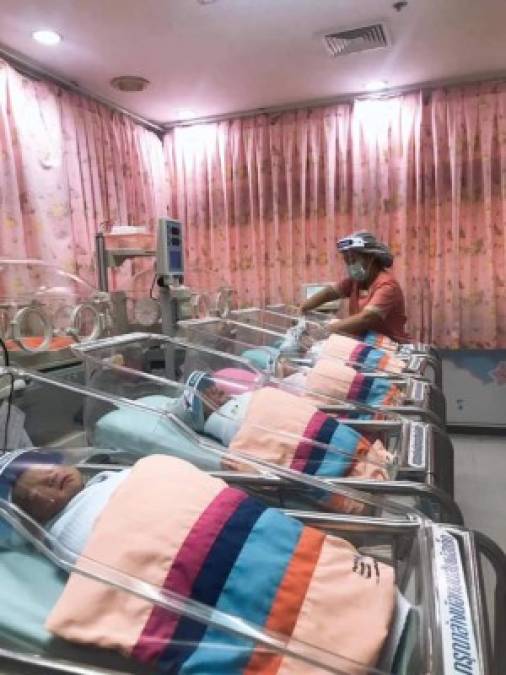 Tailandia, donde se han detectado 2,258 casos de COVID-19 con 26 fallecidos, declaró el 26 de marzo el estado de emergencia y ha cerrado sus aeropuertos a la llegada de aviones comerciales desde el extranjero para tratar de contener la pandemia.