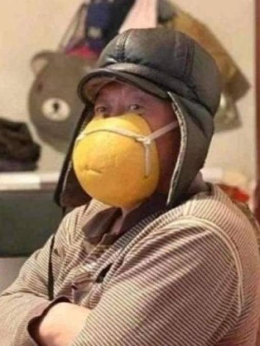 Los ciudadanos chinos han tenido que recurrir a diversos métodos caseros para protegerse del coronaviruse tras agotarse las mascarillas, termómetros, líquido desinfectante o guantes de látex, en gran parte del país.