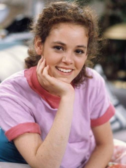 El 18 de julio de 1989, la actriz estadounidense Rebecca Schaeffer fue asesinada por Robert John Bardo, un fanático que había estado acosándola durante tres años. Bardo llegó a Los Ángeles en un intento de ver a Schaeffer, pero fue rechazado por la seguridad del lugar. Molesto regresó un mes más tarde armado con un cuchillo, pero nuevamente los guardias de seguridad le impidieron el acceso. En la imagen: Rebecca Schafer, circa 1985. (Photo by Getty Images)