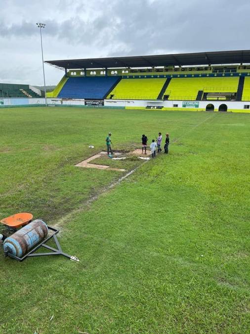 Además de las mejoras en los tendidos populares, la cancha está siendo remodelada por la empresa Disagro Fenorsa que atiende casos de irrigación y restructuración de las tierras para los creciemientos de los pastos.