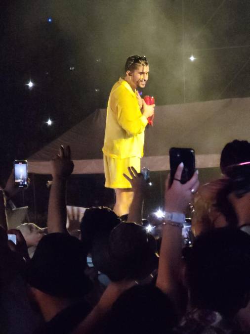 Bad Bunny salió al escenario a las 9:00 pm.