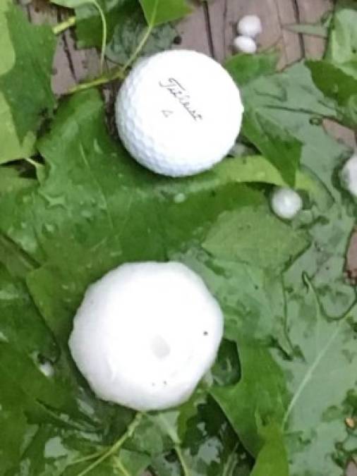 Usuarios en redes sociales reportaron en Massachussets fuertes lluvias con granizo del tamaño de una pelota de golf.