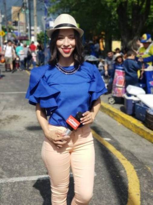 Nuestra presentadora Julia Murillo de LA PRENSA tv y Facebook Live se lució en los desfiles sampedranos.