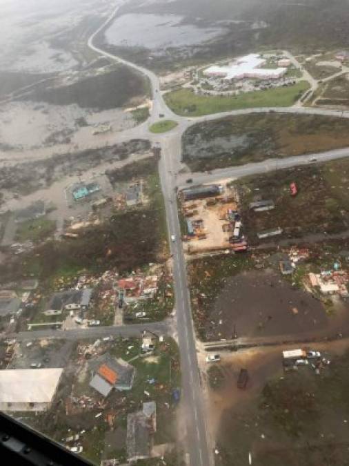 Dorian, que ayer rebajó su categoría a 2, azota ahora la costa sureste de Estados Unidos tras causar la 'peor catástrofe' en la historia de Bahamas, donde unas 60,000 personas necesitan asistencia y al menos 7 han muerto, según cifras provisionales de su Gobierno, que teme que el número ascienda a cientos.