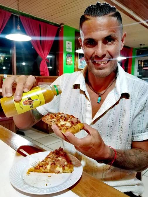 Cristy Romero se dedica a trabajar en la pizzería con Ramiro Bruschi y también es chef.