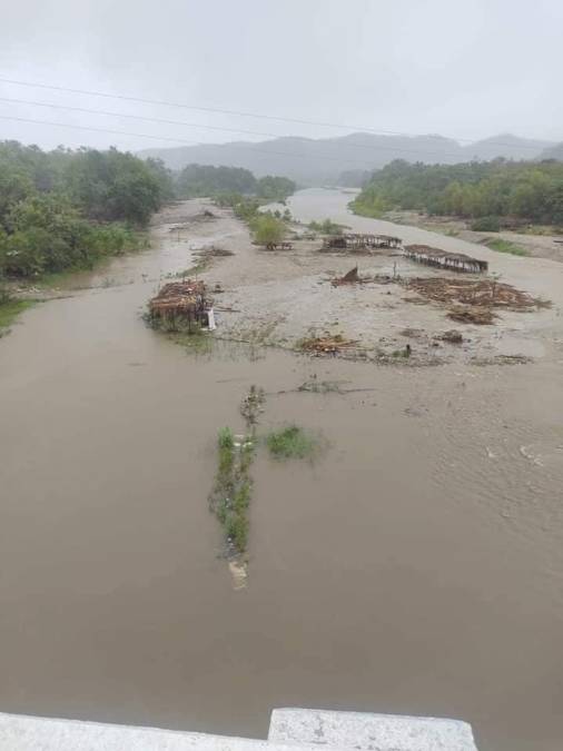 El paso de Agatha provoca daños y deslizamientos en el sur de México