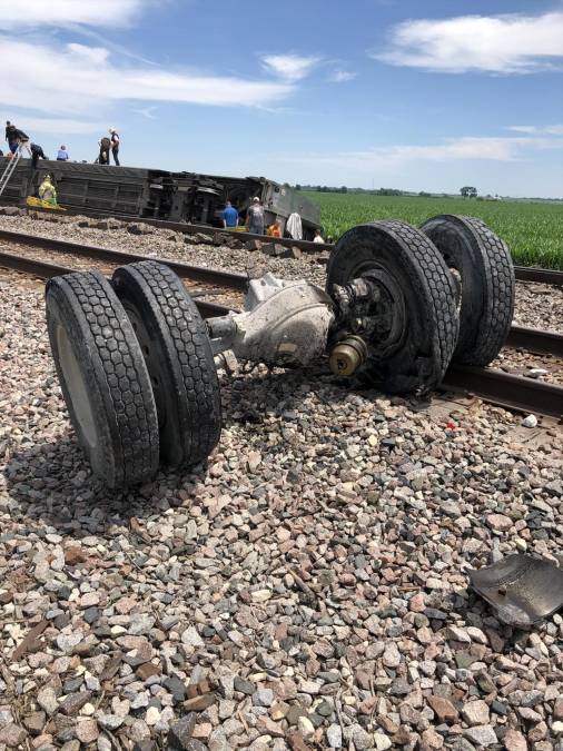 El accidente ocurre un día después de que otro tren de Amtrak chocara con un automóvil en California, dejando tres personas muertas.