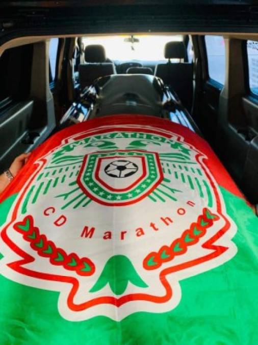 La bandera del Marathón adornó el féretro del cuerpo del 'Pery' Martínez.
