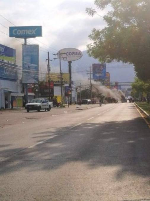 El bloqueo del bulevar comenzó alrededor de las cuatro de la tarde, por lo que los sampedranos tuvieron que desviarse por el segundo anillo.