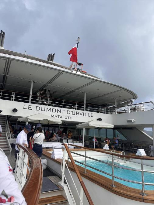 El crucero Le Dumont-d’Urville documenta cada visita que realiza por el mundo. Honduras será vista en un programa que se transmite en Europa por la televisión a cargo de la empresa Ponant. 