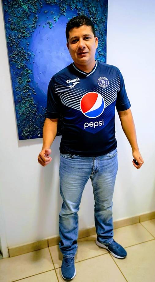 Las primeras investigaciones sugieren que el atacante ingresó al complejo habitacional junto con la víctima, en lo que aparentaba ser una reunión amistosa.