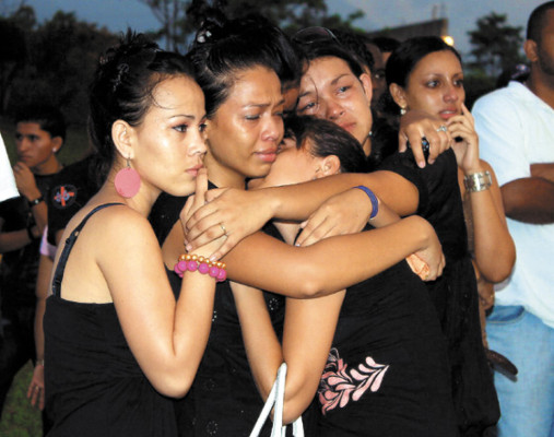 Dolor e impotencia en el sepelio de Edwin Palacios