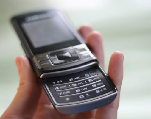 Consejos para evitar la radiación que emite su celular  