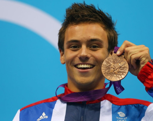 Medallista británico Tom Daley reconoce que es gay