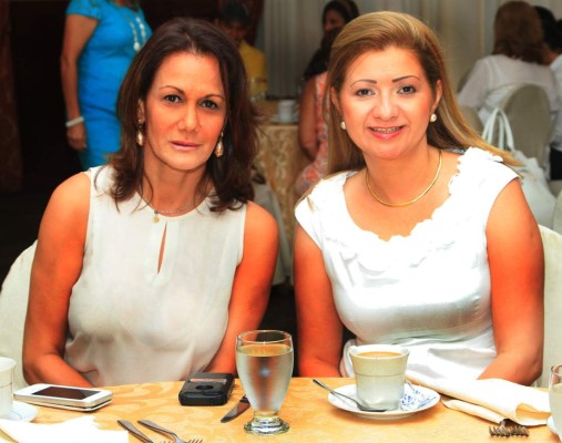 Grupo Ayuda celebra su cuarto desayuno solidario