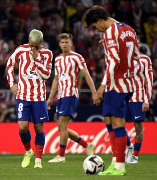 El lamento de Joao Félix y Antoine Griezmann tras el gol de Fede Valverde.