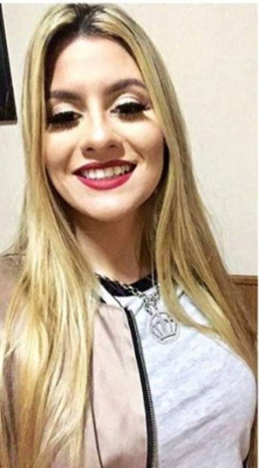 Daniela reveló que disfruta del fútbol y se pone feliz de ver los éxitos de su hermano Esteban Espíndola: 'Desde pequeña veo al estadio y siempre fui a las canchas', señaló.