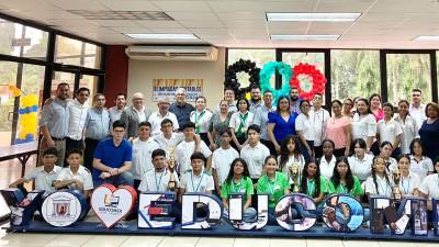 Colegiales destacan en Olimpiadas Contables, Administrativas y Financieras en la Upnfm