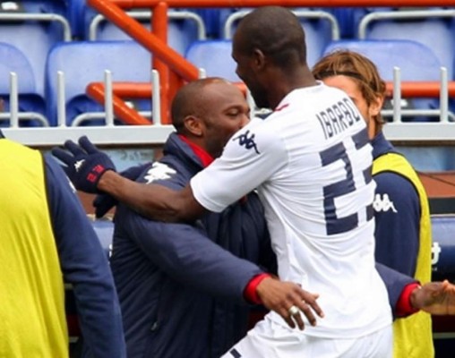 Mundialista colombiano del Cagliari elogia a David Suazo