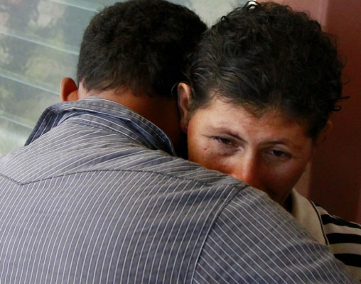 Madre e hijo hondureño se reencuentran 13 años después