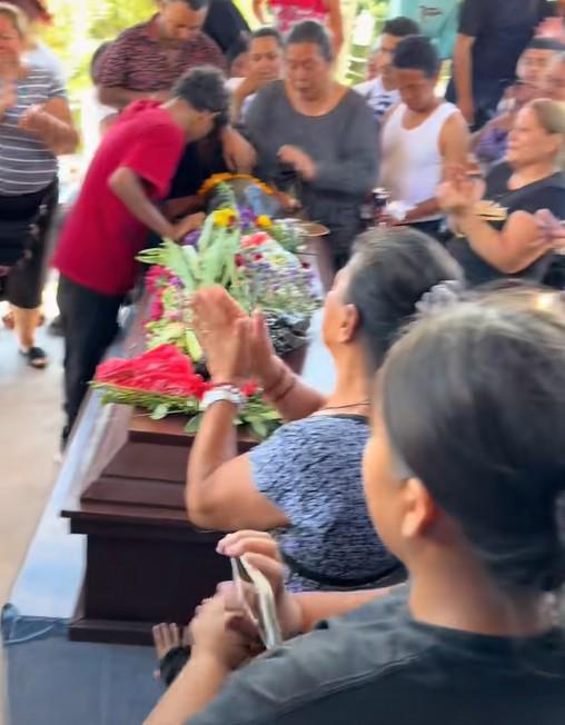 Con bailes al ritmo del tra, tra despiden a joven asesinado en Tegucigalpa