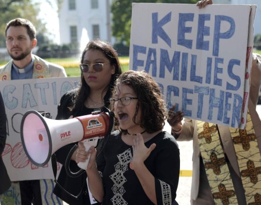 Jóvenes y futuros activistas dicen 'basta' a la política migratoria de Trump