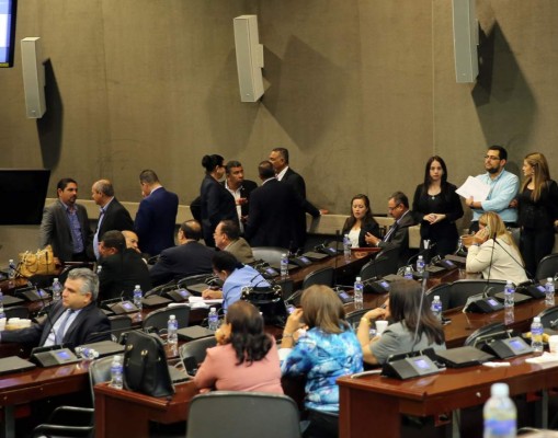 Sin aval de la sociedad y Maccih elegirán a magistrados del TSC