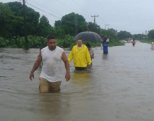 Lluvias provocan inundaciones y evacuaciones en Tela y Tocoa