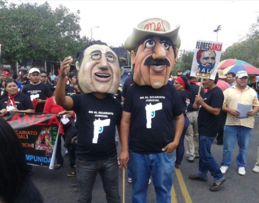Nacionalistas y zelayistas marchan en Tegucigalpa