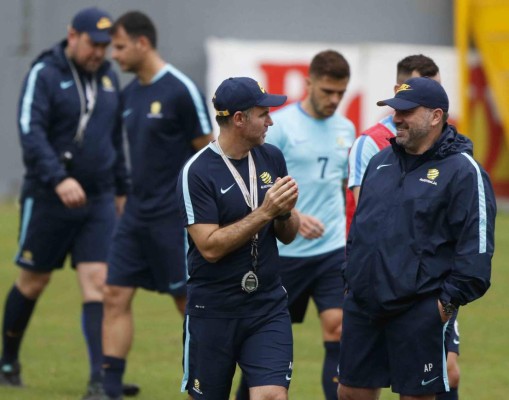 Estados Unidos colabora con la selección de Australia