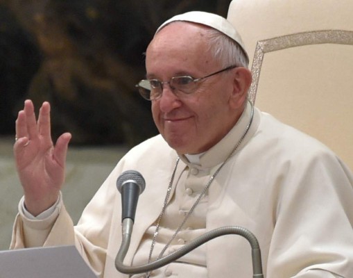 El Papa pide conducta responsable ante el Sida