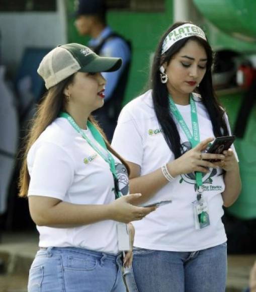 Estas bellezas en la previa del partido Platense-Real de Minas.