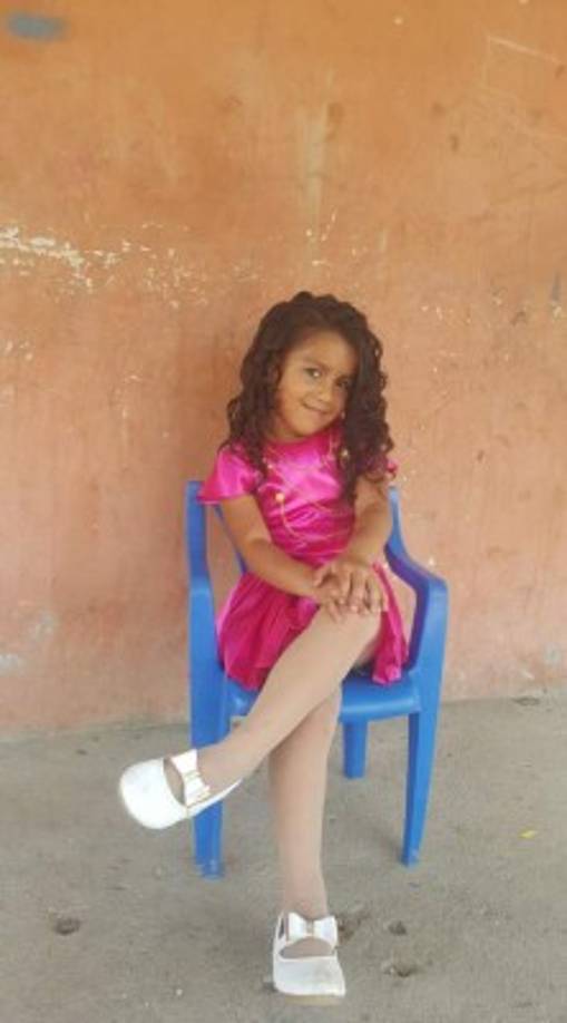 La pequeña Alisson Judith Flores Mancia también fue parte de los desfiles patrios.