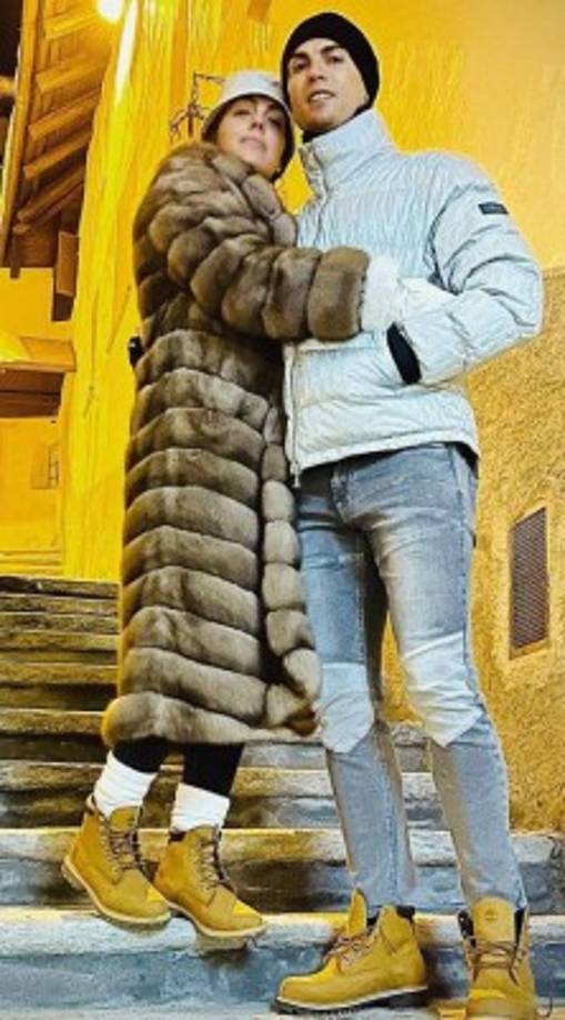 “Hoy estoy celebrando mi cumpleaños número 36 en mi vigésimo año como profesional. Lo siento, pero no puedo prometer otros 20 años más de esto. Sólo puedo prometer que, mientras continúe, nunca recibirán menos del 100% de mi parte. Muchas gracias a todos por su apoyo y por los mensajes”, fue el mensaje de agradecimiento de CR7 en sus redes sociales.