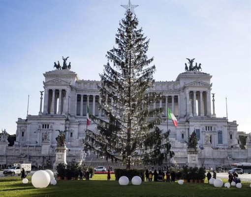 El triste final del árbol de Navidad de Roma