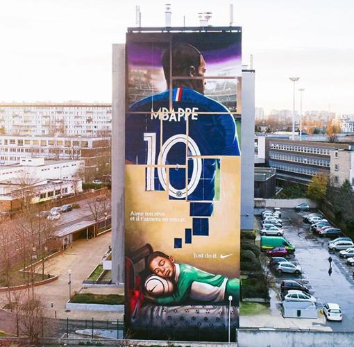 Este es el mural en honor a Mbappé en donde la prensa de Francia señala que dejaron una amenaza de muerte.