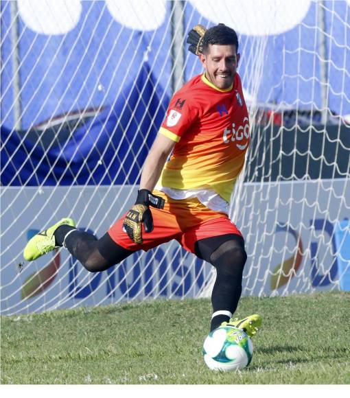 El portero colombiano Andrés Salazar, que se marchó del Honduras Progreso, confirmó a Diario La Prensa que tuvo ofertas de dos clubes de la Liga Nacional y también algunos de la Segunda División pero su objetivo no pasa por seguir en el fútbol hondureño. Tiene ofertas de Sudamérica.