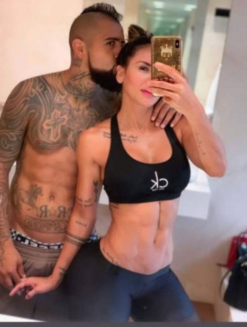 Sonia Isaza, novia de Arturo Vidal, ha reaccionado en sus redes sociales luego de que los picantes mensajes del jugador con la hermosa chica... Foto Instagram Sonia Isaza.