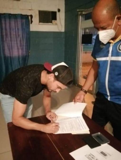 Marcelo Canales: El mediocampista zurdo firmó contrato por un año con el Victoria, club que regresa a la Liga Nacional. El volante llega procedente del Honduras Progreso. Foto cortesía.
