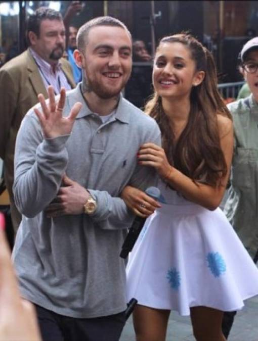 La historia de amor de Ariana Grande y Mac Miller comenzó con un tuit, luego una amistad construida a partir de sus primeras colaboraciones: primero, 'Baby It's Cold Outside' (2012), luego con el contagioso éxito 'The Way' (2013), antes de que un romance floreciera. <br/><br/>