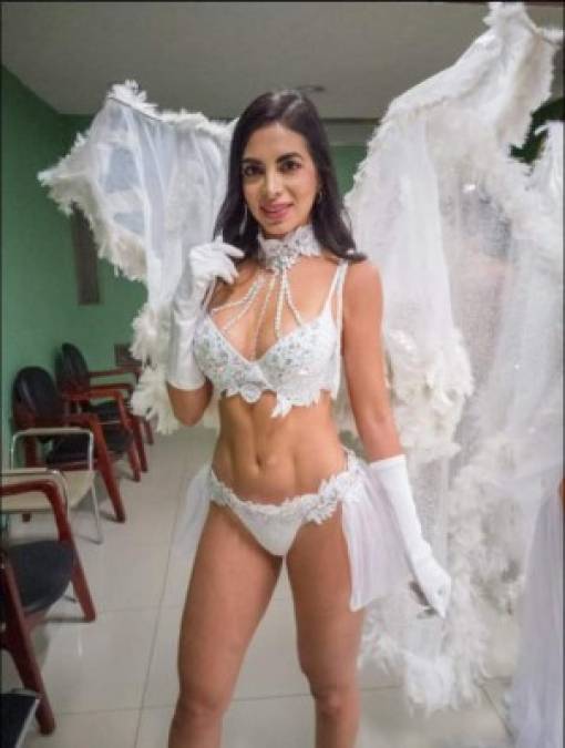 En las redes sociales hubo diferentes opiniones, unos a favor, otros en contra. '¿Es un desfile por tradición o un table dance? Así las cosas en la Sección 22 de Agua Dulce Veracruz. Malgastando el dinero, en vez de apoyar a la gente transitoria que llevan meses sin un contrato', escribieron.