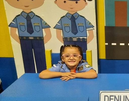 Una niña brillante: Maestra de la pequeña Kimberly conmueve las redes con álbum inédito